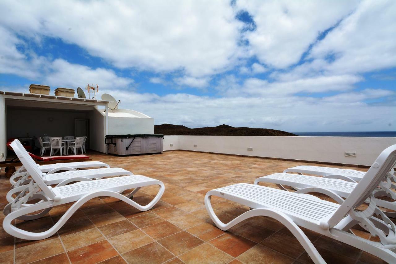 Villa Hannah - Stunning Sea Views - Roof Terrace Costa Teguise Exterior foto