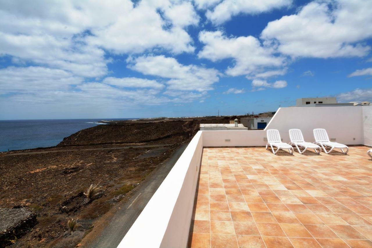 Villa Hannah - Stunning Sea Views - Roof Terrace Costa Teguise Exterior foto